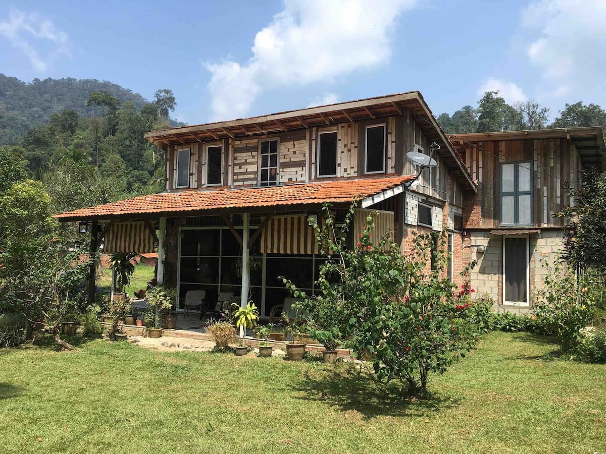 Elegan nan Simpel! Tiru 12 Inspirasi Desain Rumah Minimalis 2 Lantai